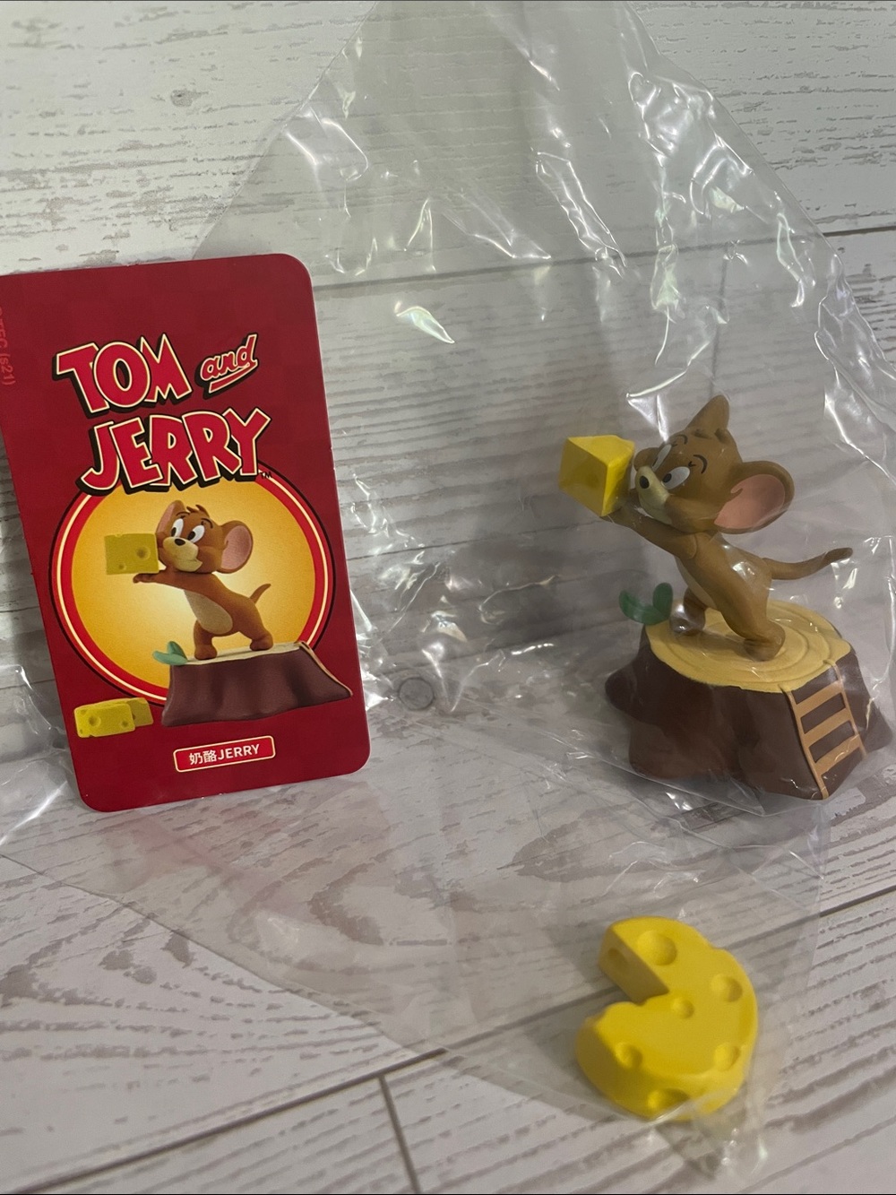 NWOT AUTHENTIC 52Toys Tom & Jerry - Jerry on Tree Stump with Cheese